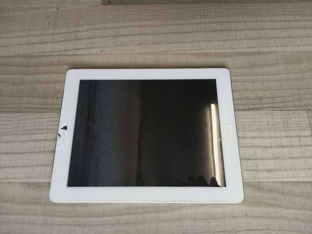 Apple iPad A1436 16GB Lot 2x Untested + Cracked Screen
