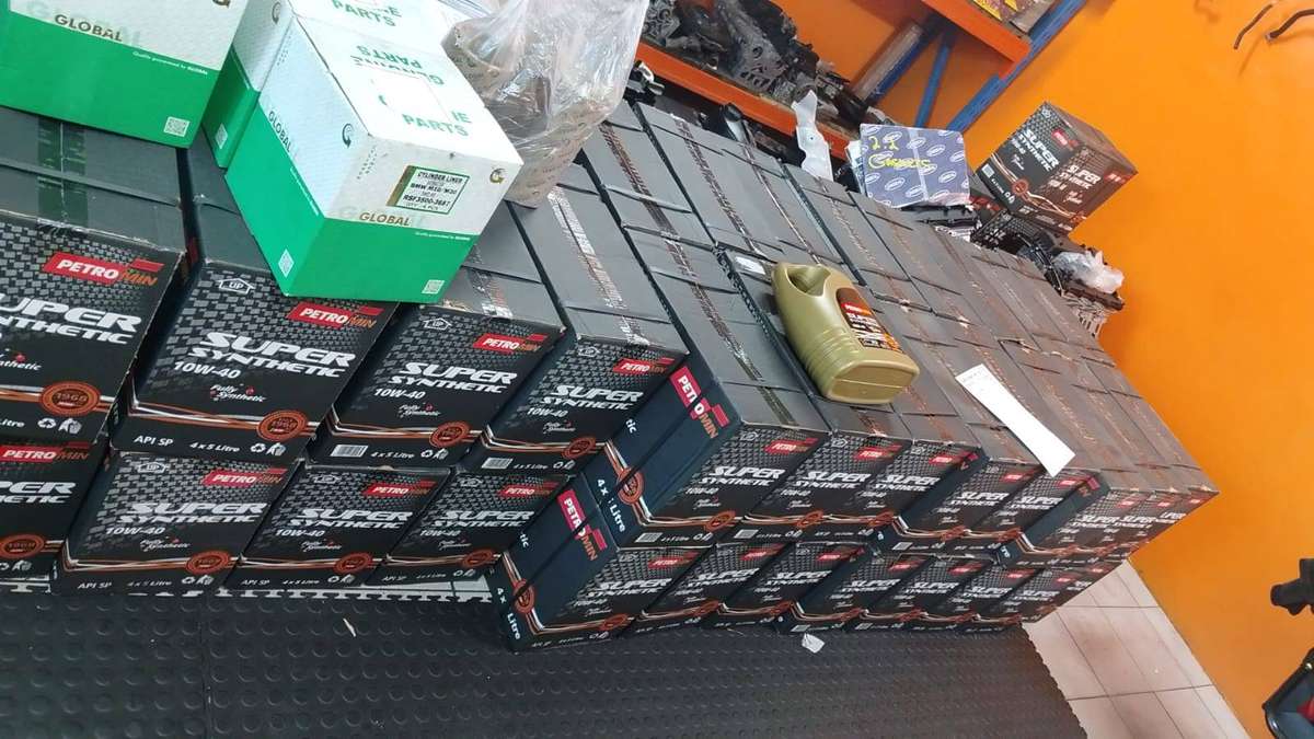 Brand New Petromin Fully Synthetic 10W-40 Engine Oil (5L)