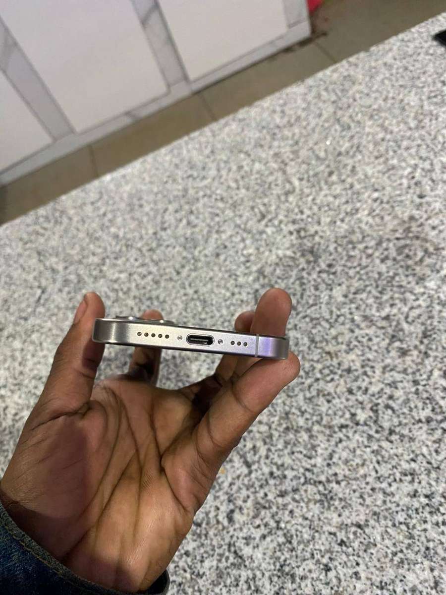 iPhone 15 pro Natural titanium 256GB