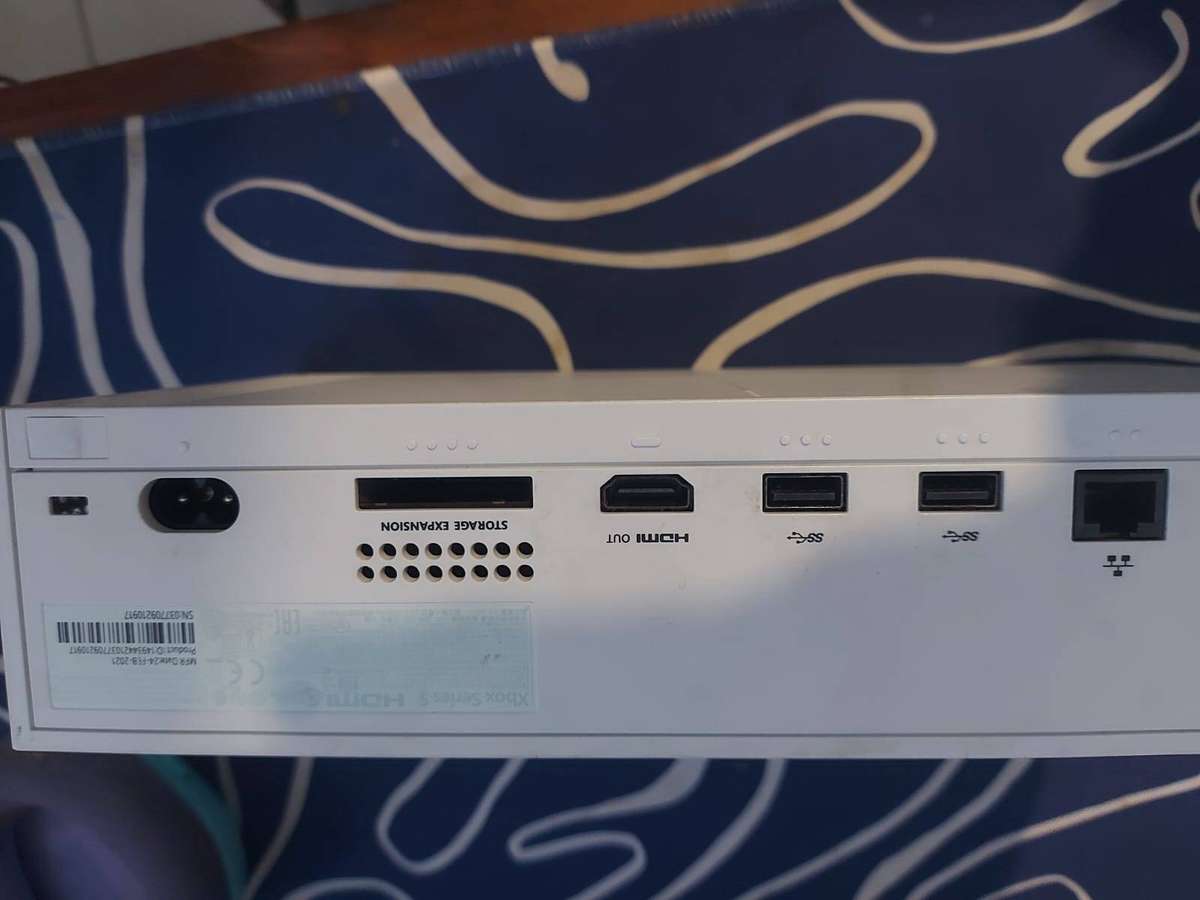 XBox Series S + 2 Controllers
