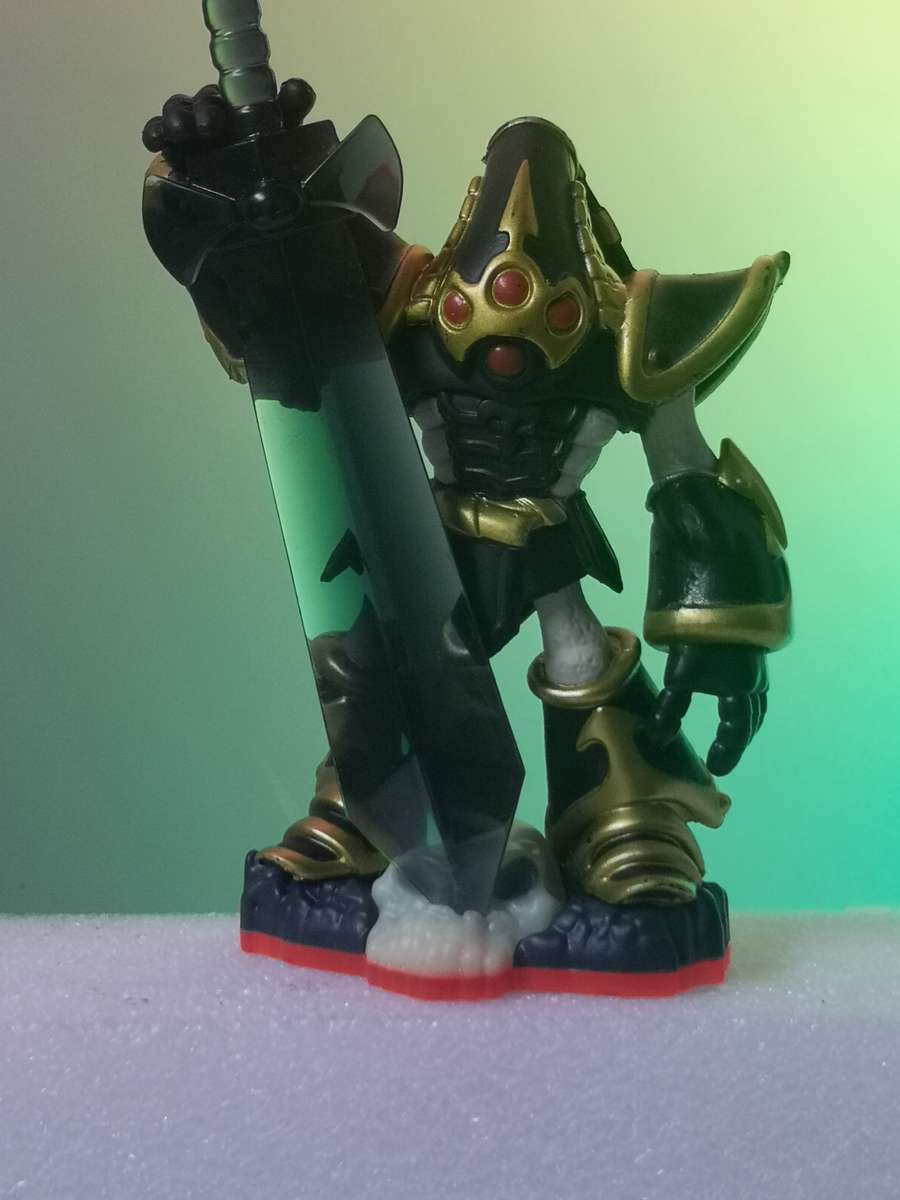 Skylander's trap team krypt king figurine