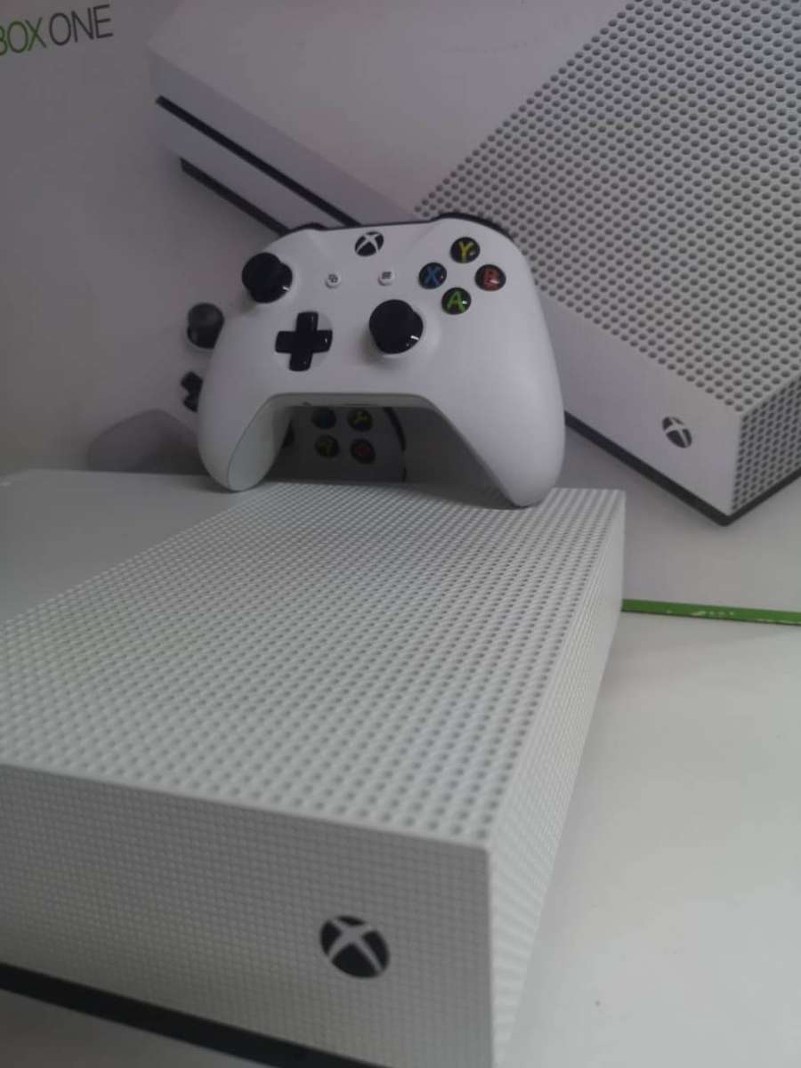 XBOX ONE S 500GB Console (Xbox one)
