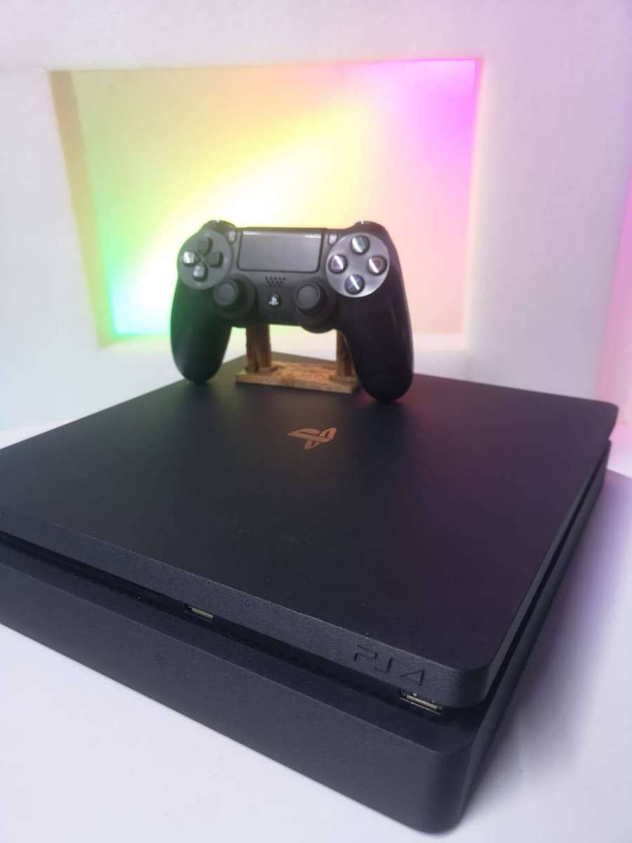 Playstation 4 slim (Ps4)