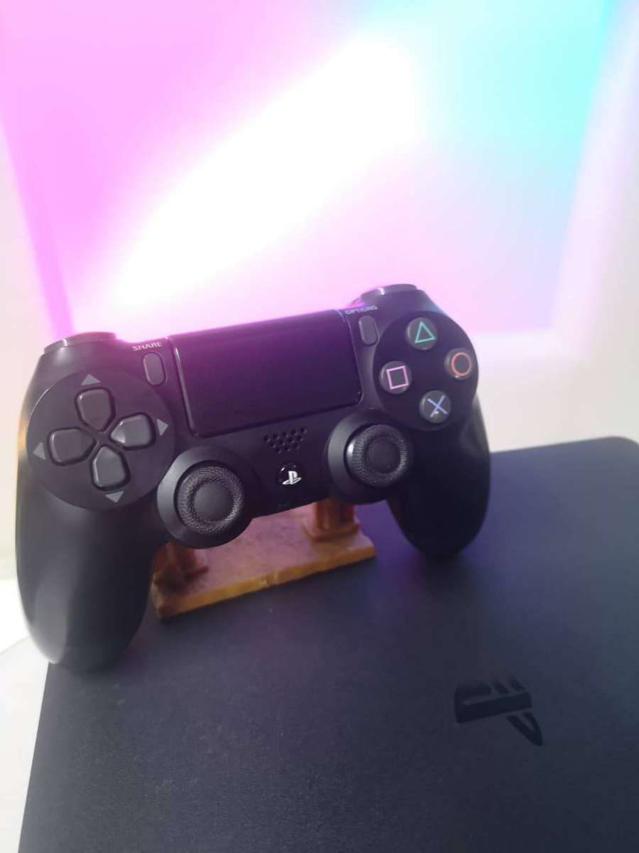 Playstation 4 slim (Ps4)