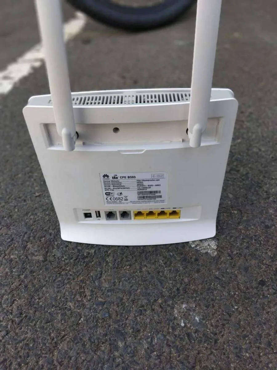 Huawei 4G Mobile WiFi Router B593s-22 | LTE CPE B593