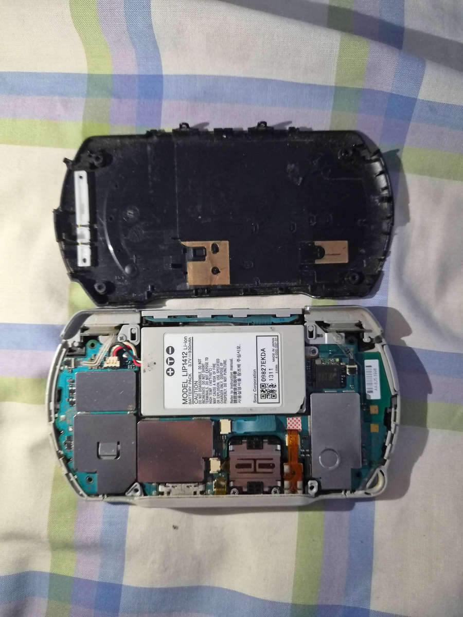 Sony PSP Go Portable Gaming Console - For Parts