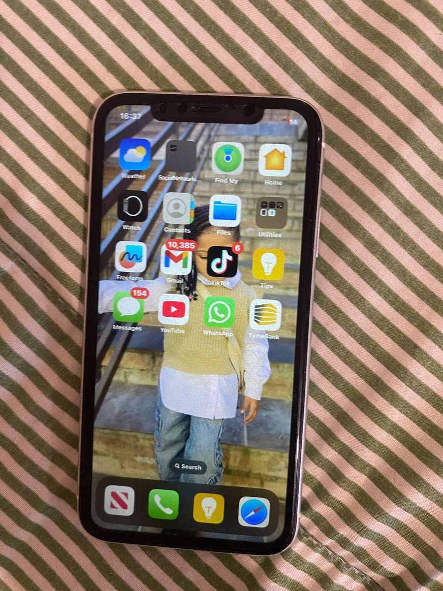Apple iPhone XR 64GB - Secondhand Smartphone with Retina Display