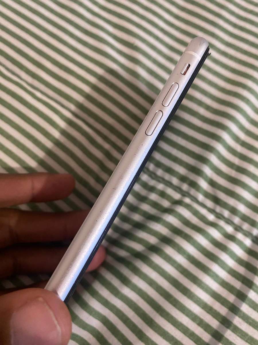 Apple iPhone XR 64GB - Secondhand Smartphone with Retina Display