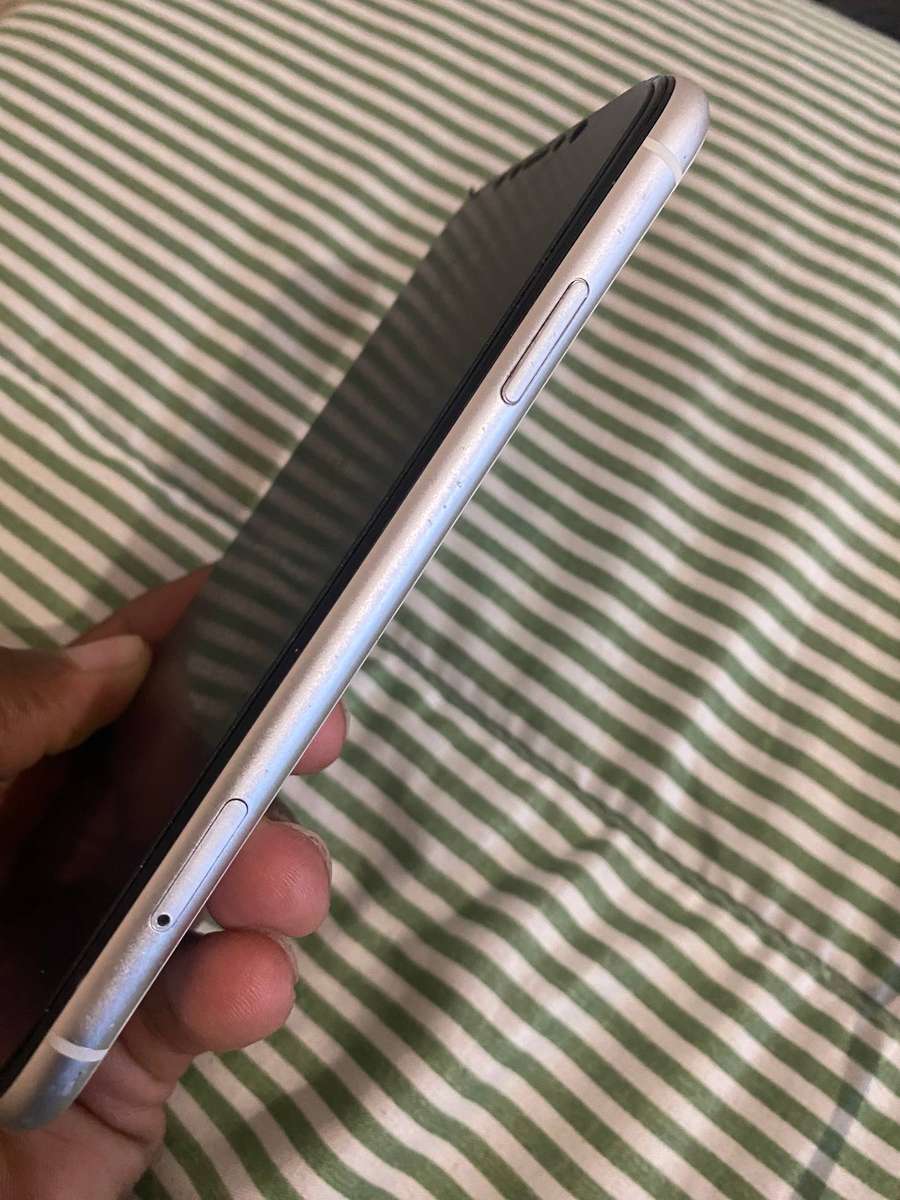Apple iPhone XR 64GB - Secondhand Smartphone with Retina Display