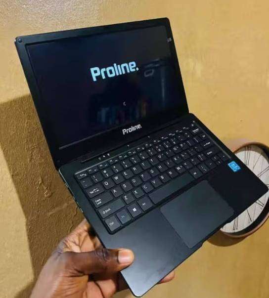 Proline V116 @1.10 GHz, 4GB RAM, 500GB HDD, Win 10, 11