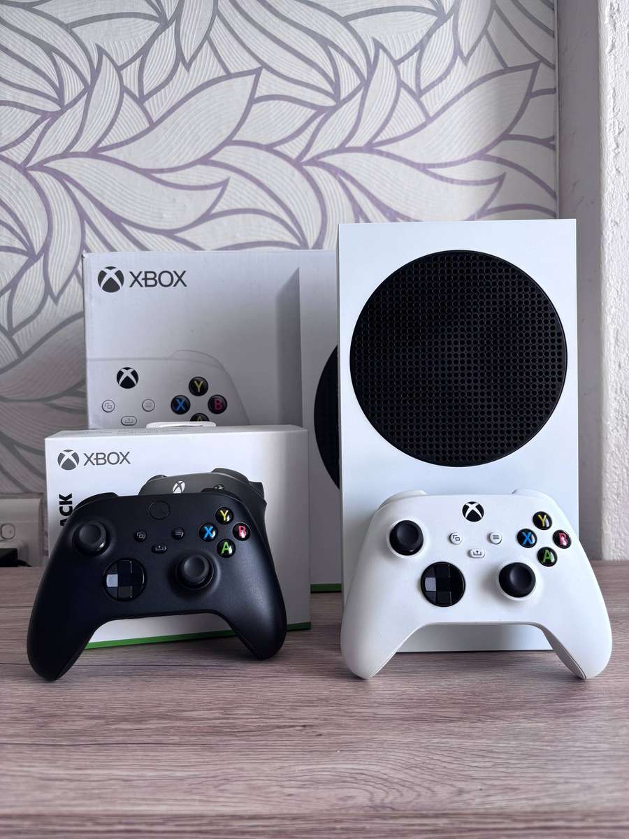 Xbox Series S 512GB SSD Console with Extra Wireless Controller
