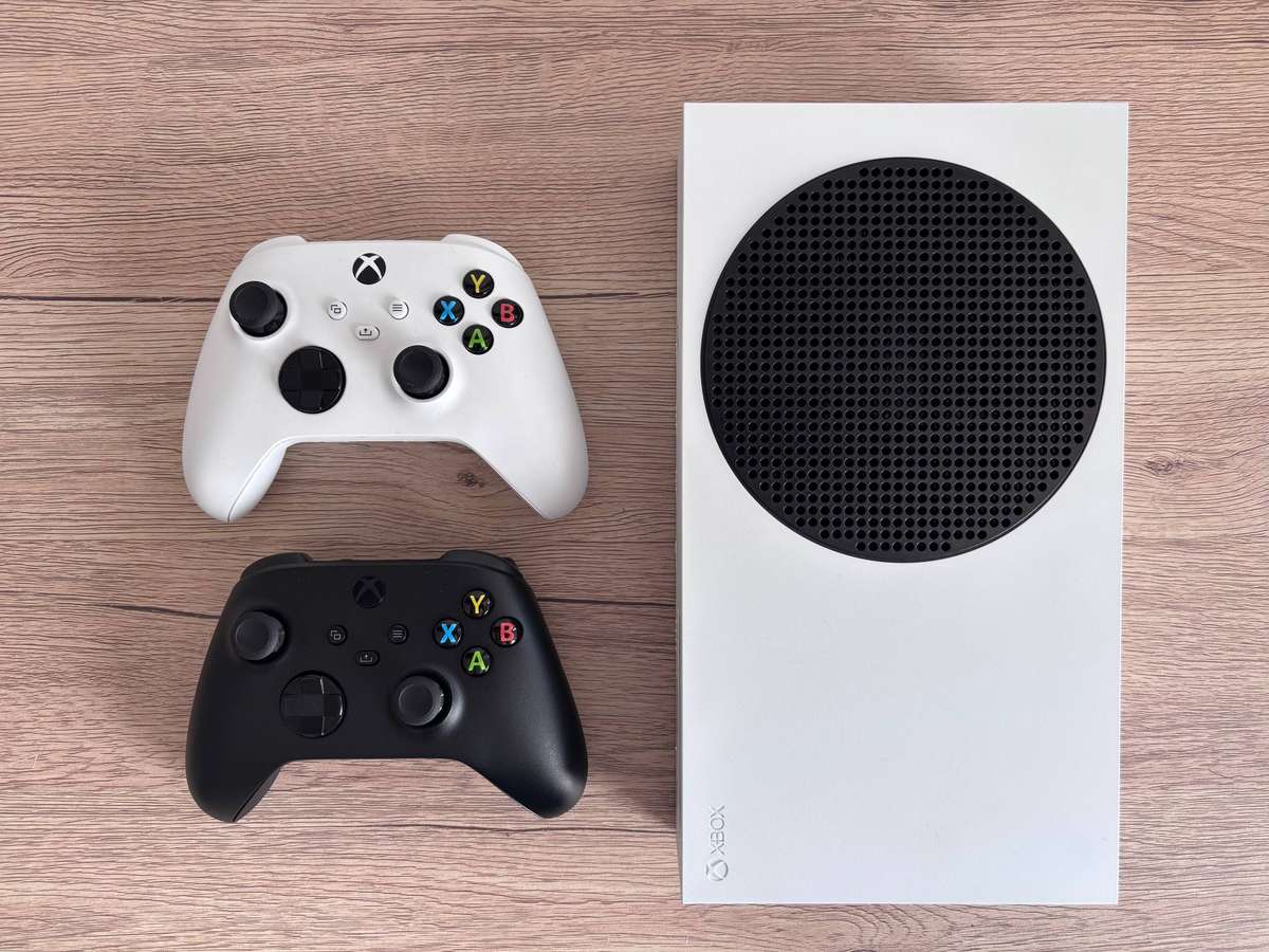 Xbox Series S 512GB SSD Console with Extra Wireless Controller