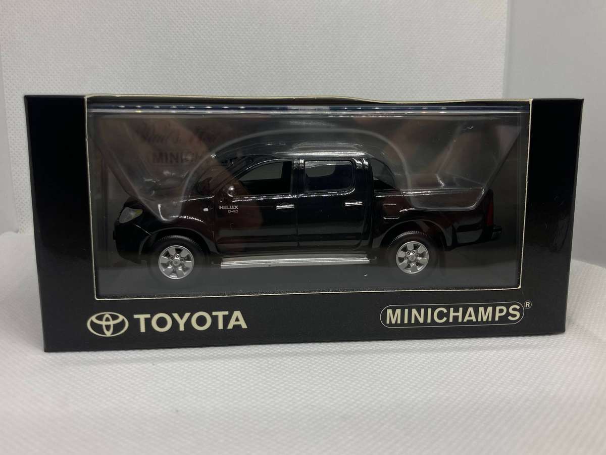 Minichamps 1/43 Toyota Hilux Diecast Model - Black