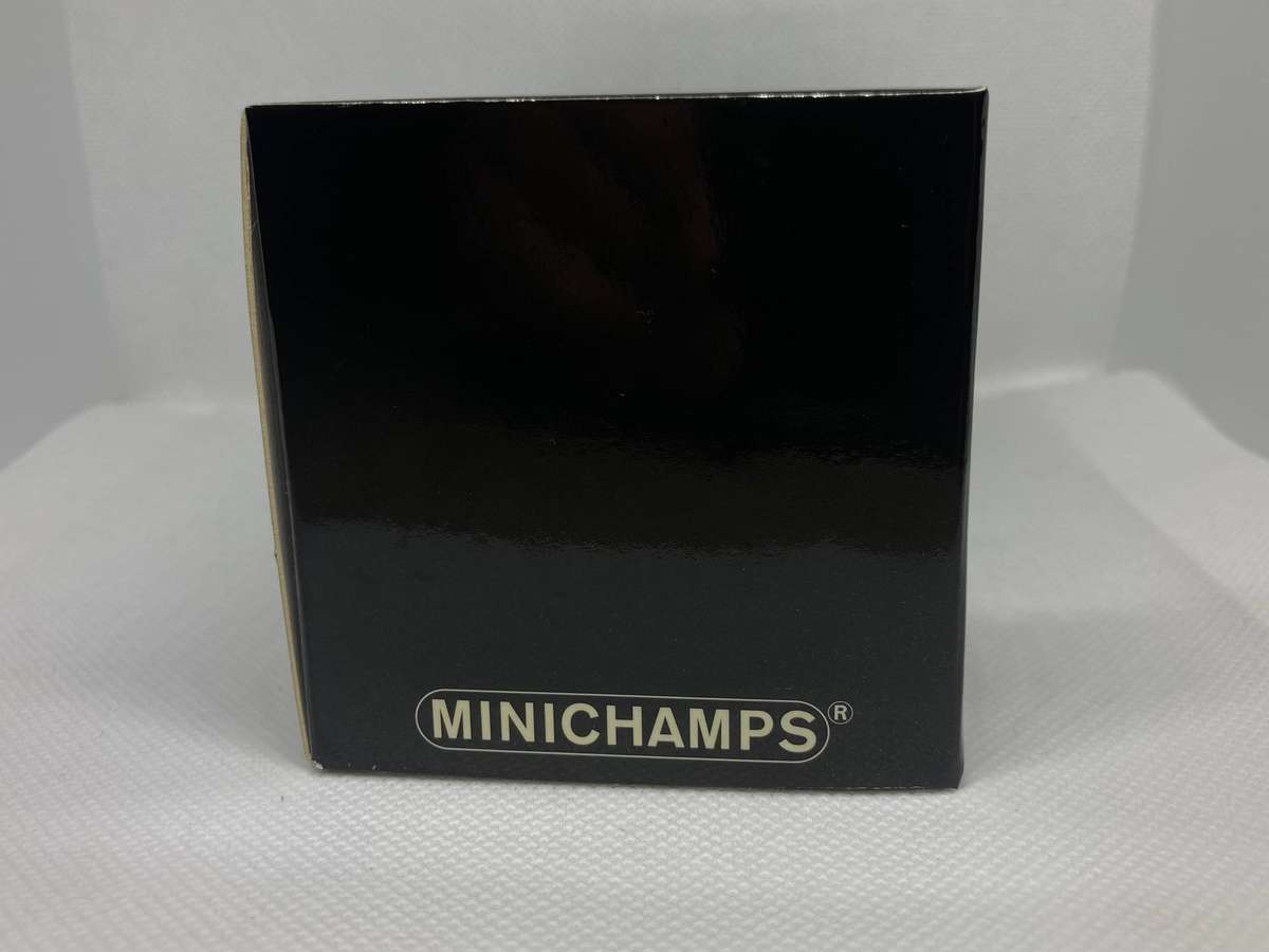 Minichamps 1/43 Toyota Hilux Diecast Model - Black