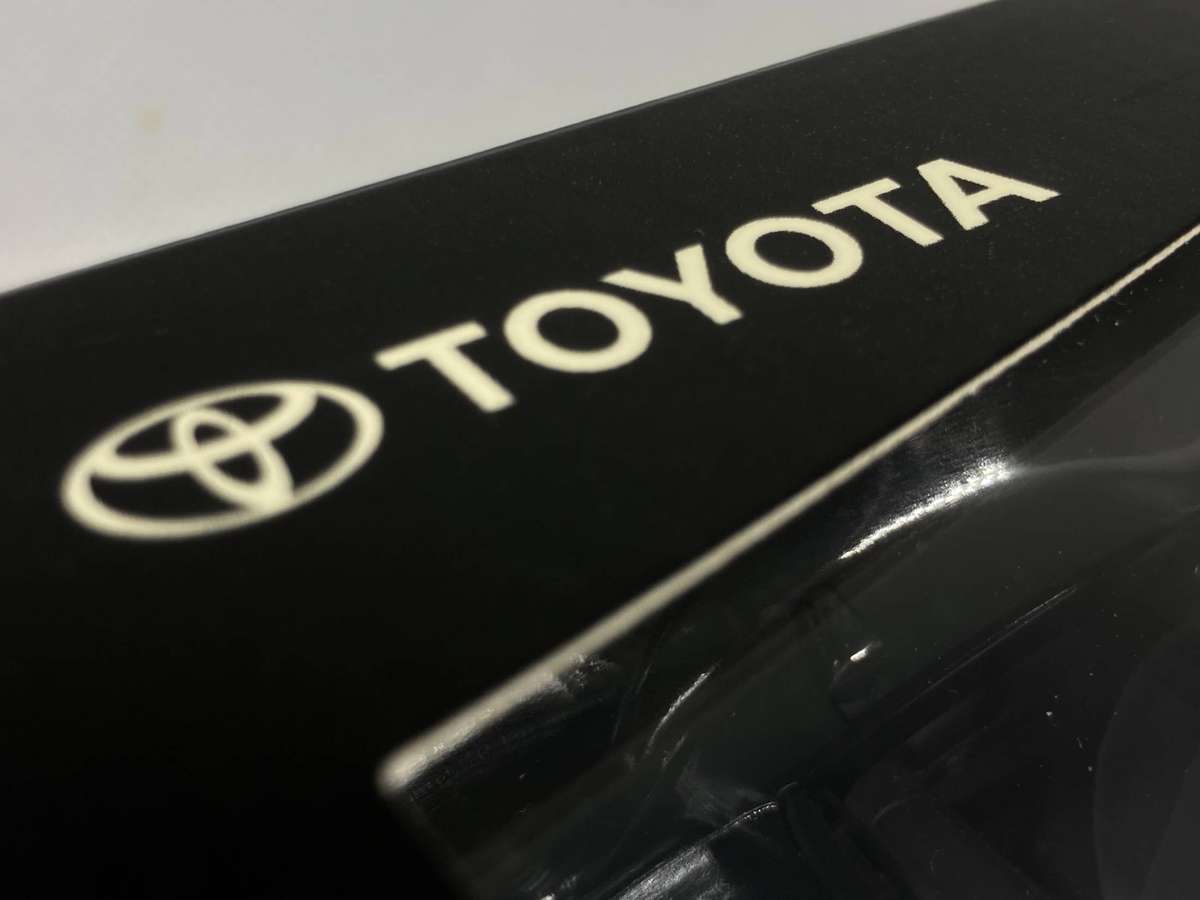 Minichamps 1/43 Toyota Hilux Diecast Model - Black