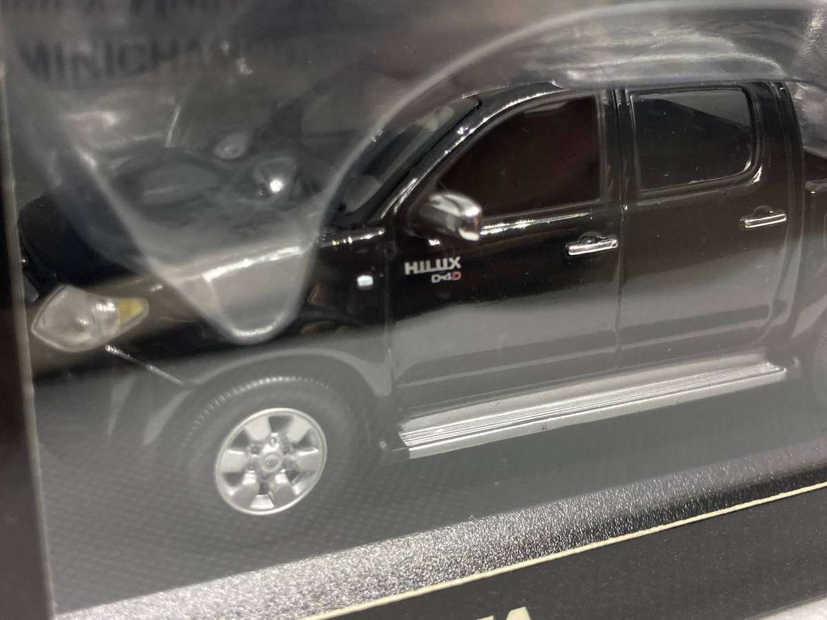 Minichamps 1/43 Toyota Hilux Diecast Model - Black