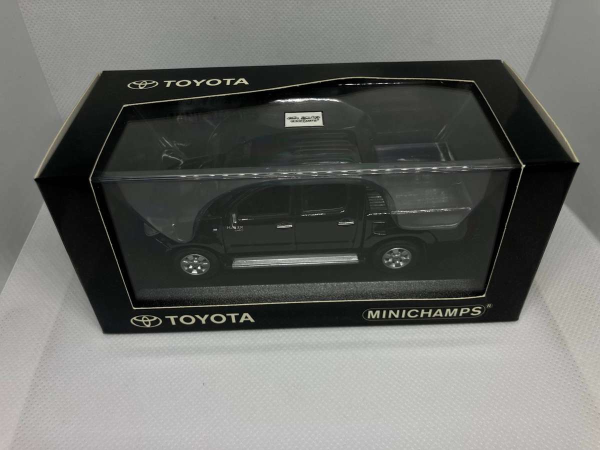 Minichamps 1/43 Toyota Hilux Diecast Model - Black
