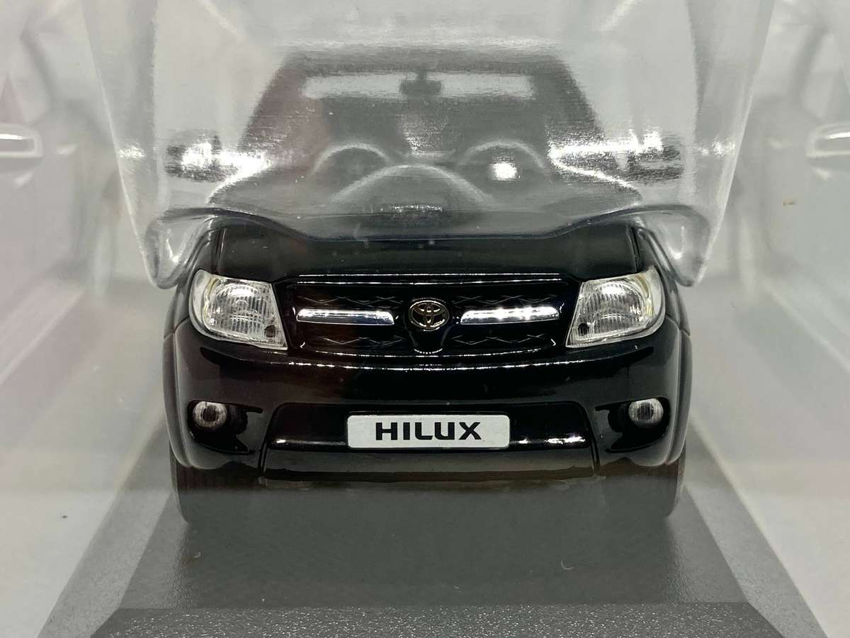 Minichamps 1/43 Toyota Hilux Diecast Model - Black