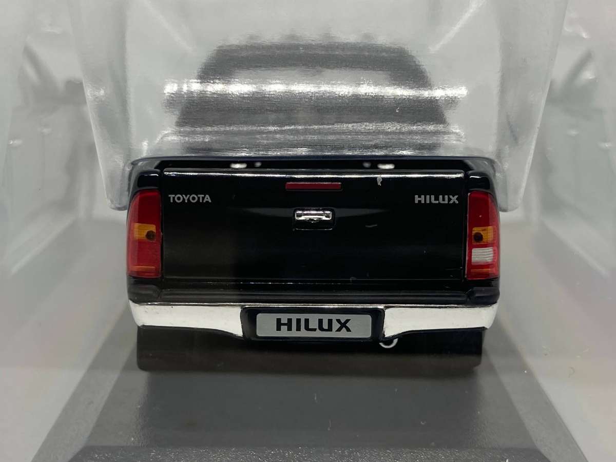 Minichamps 1/43 Toyota Hilux Diecast Model - Black