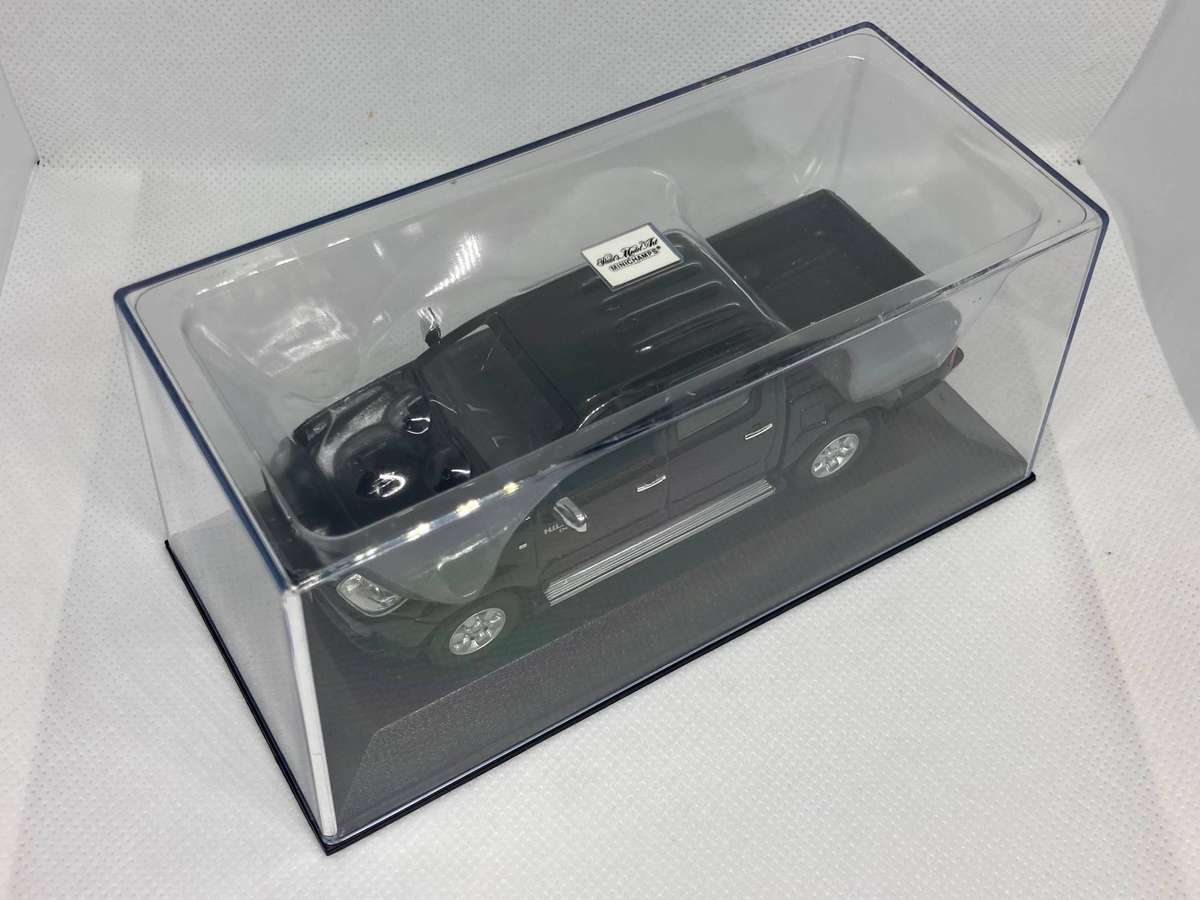 Minichamps 1/43 Toyota Hilux Diecast Model - Black