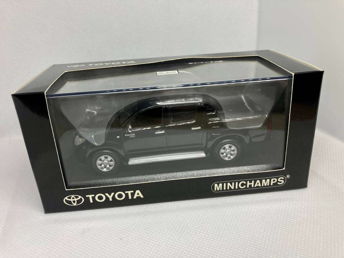 Minichamps 1/43 Toyota Hilux Diecast Model - Black