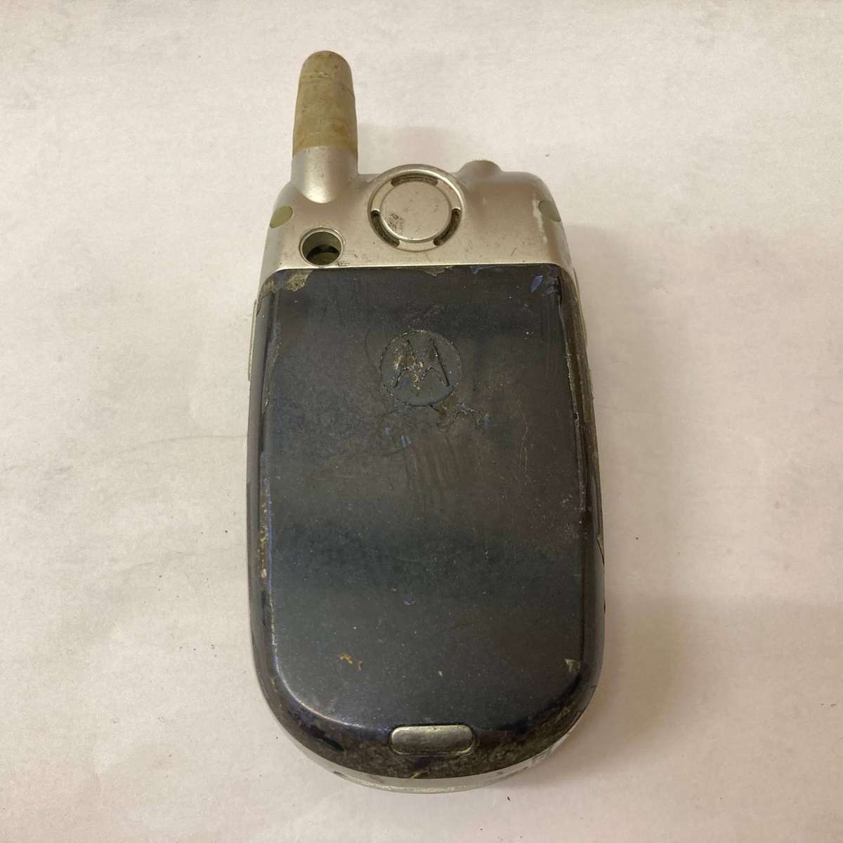 Motorola V300 Flip Phone - UNTESTED