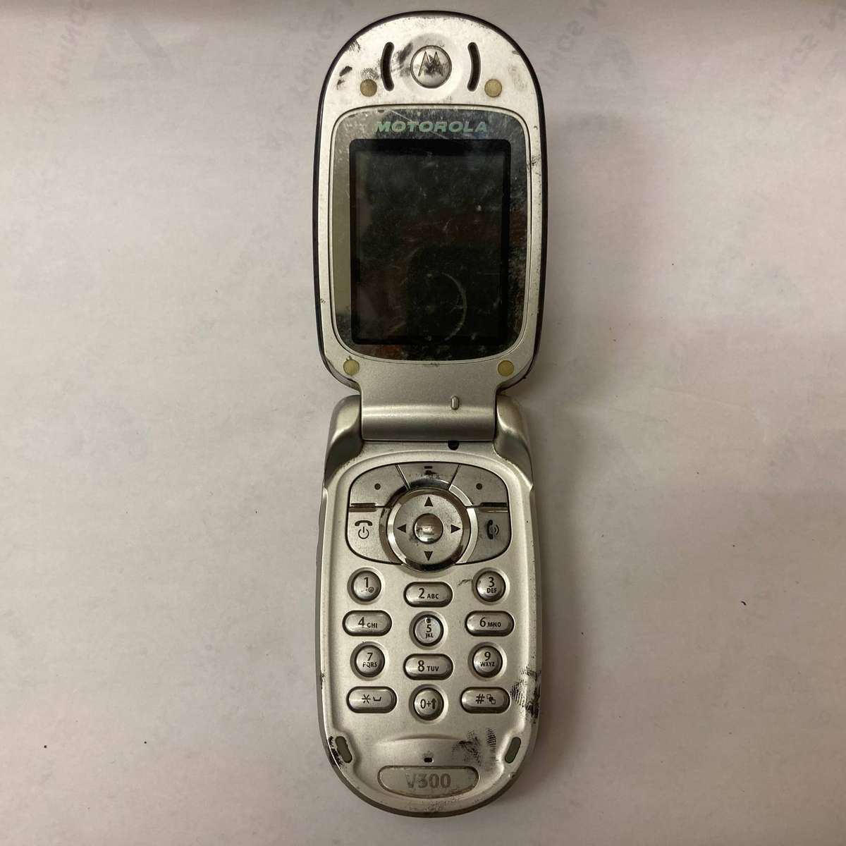 Motorola V300 Flip Phone - UNTESTED