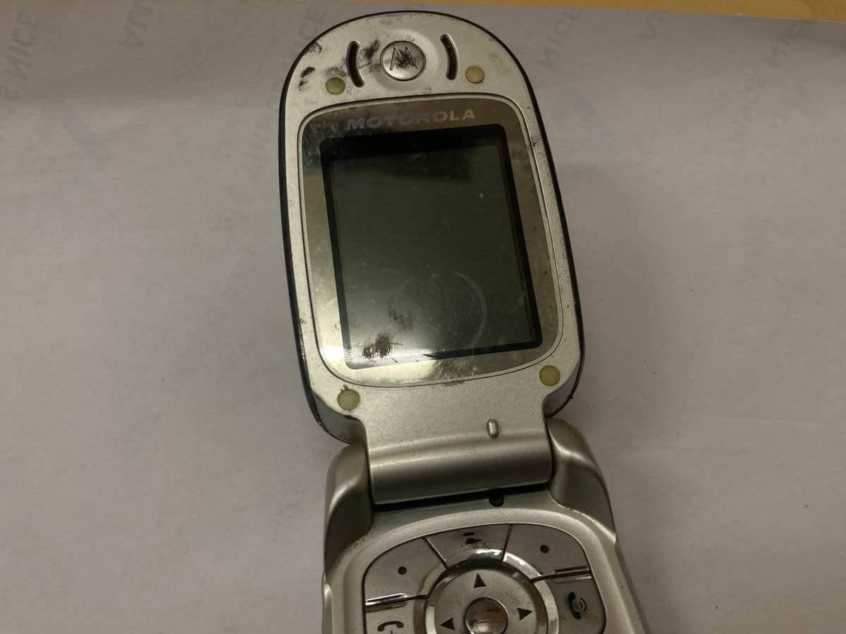 Motorola V300 Flip Phone - UNTESTED