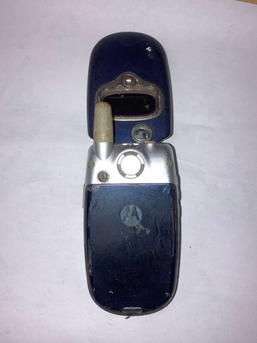 Motorola V300 Flip Phone - UNTESTED