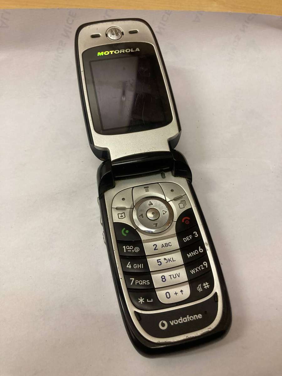 Motorola V360v Flip Phone - UNTESTED
