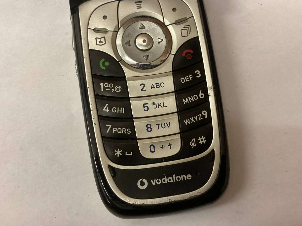 Motorola V360v Flip Phone - UNTESTED