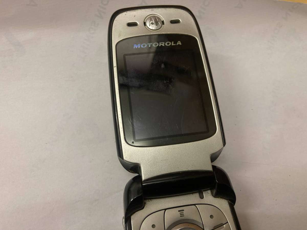 Motorola V360v Flip Phone - UNTESTED