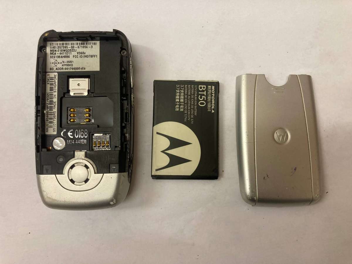Motorola V360v Flip Phone - UNTESTED