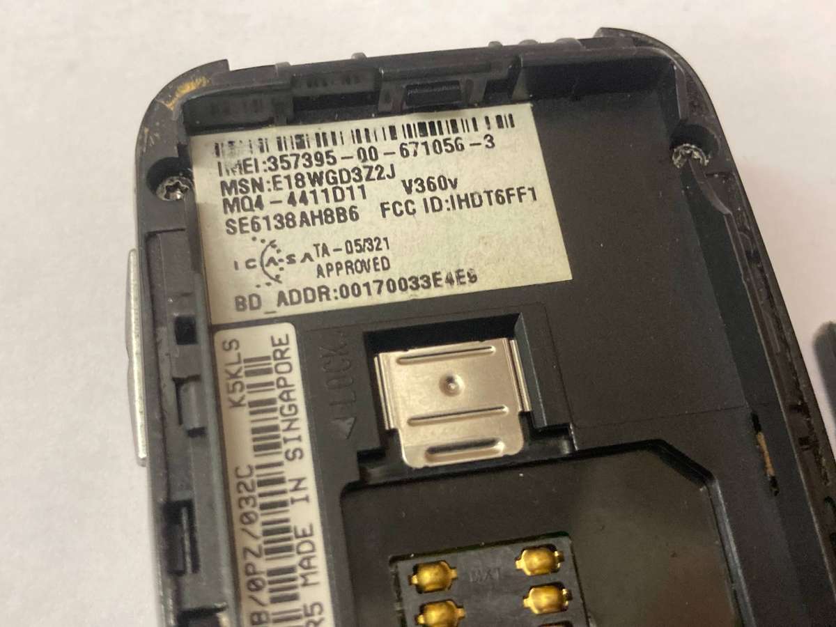 Motorola V360v Flip Phone - UNTESTED