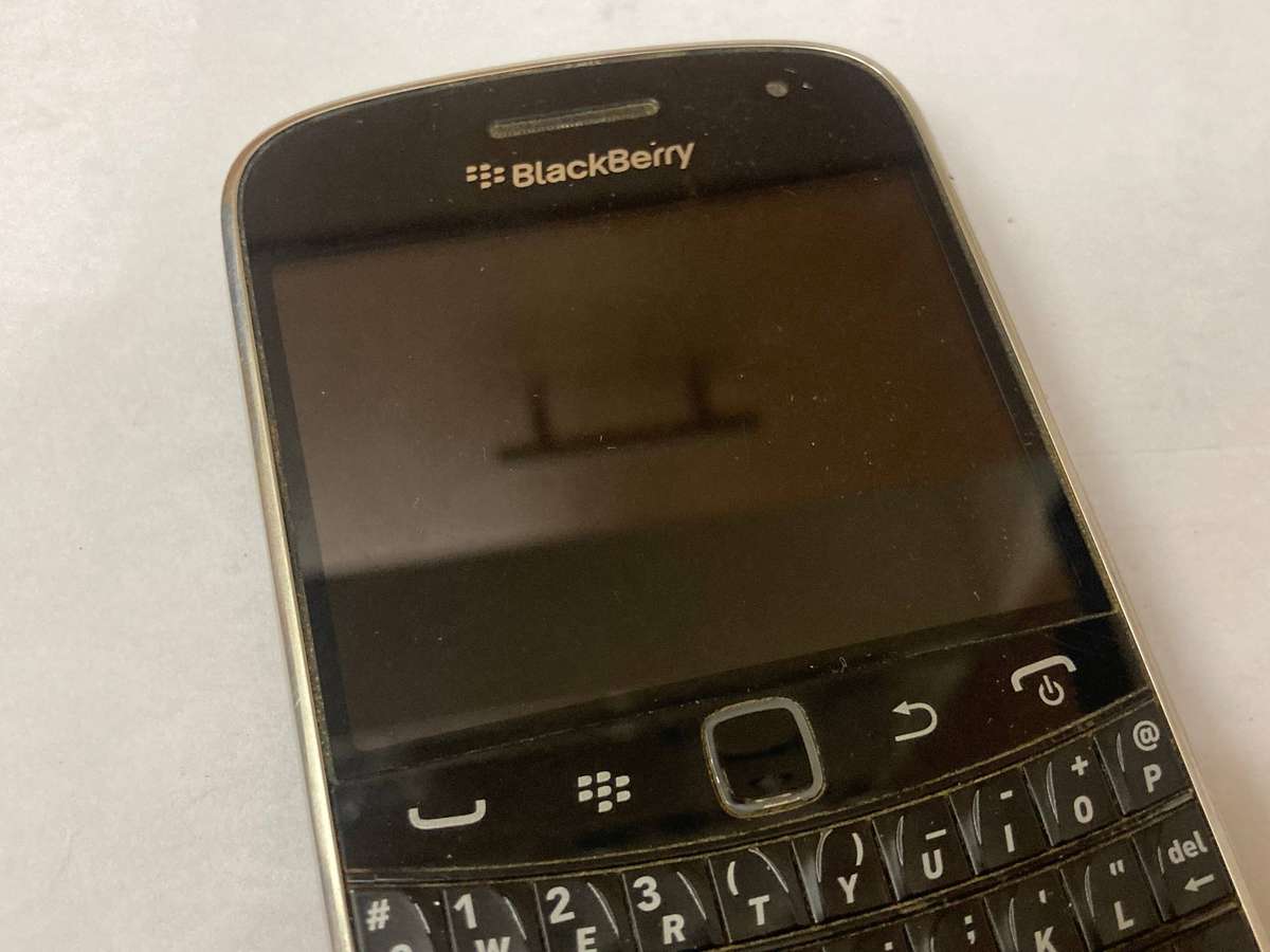 Blackberry Bold 9900 - UNTESTED
