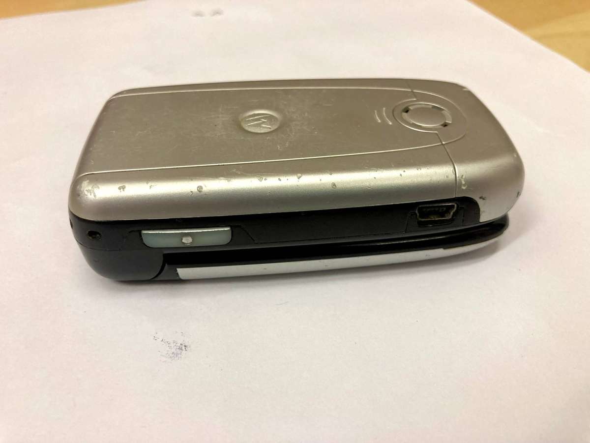 Motorola Flip Phone - UNTESTED