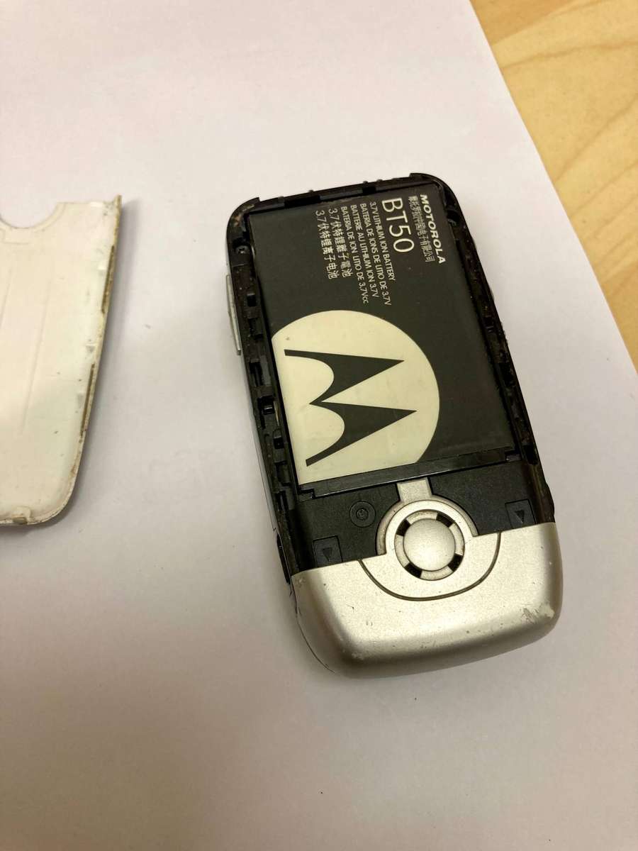 Motorola Flip Phone - UNTESTED