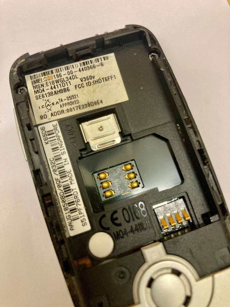 Motorola Flip Phone - UNTESTED