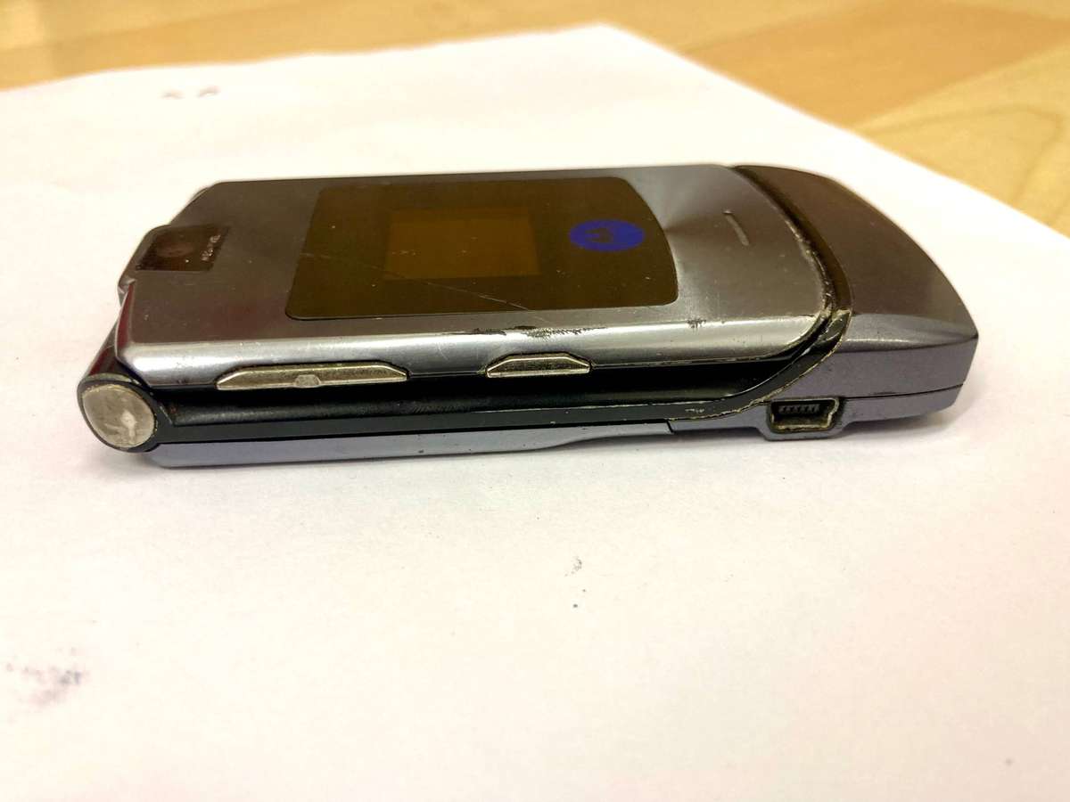 Motorola Flip Phone - UNTESTED