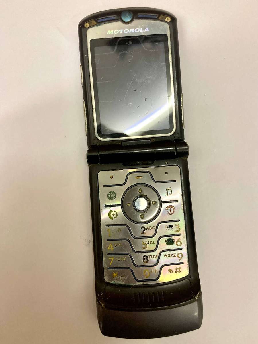 Motorola Flip Phone - UNTESTED