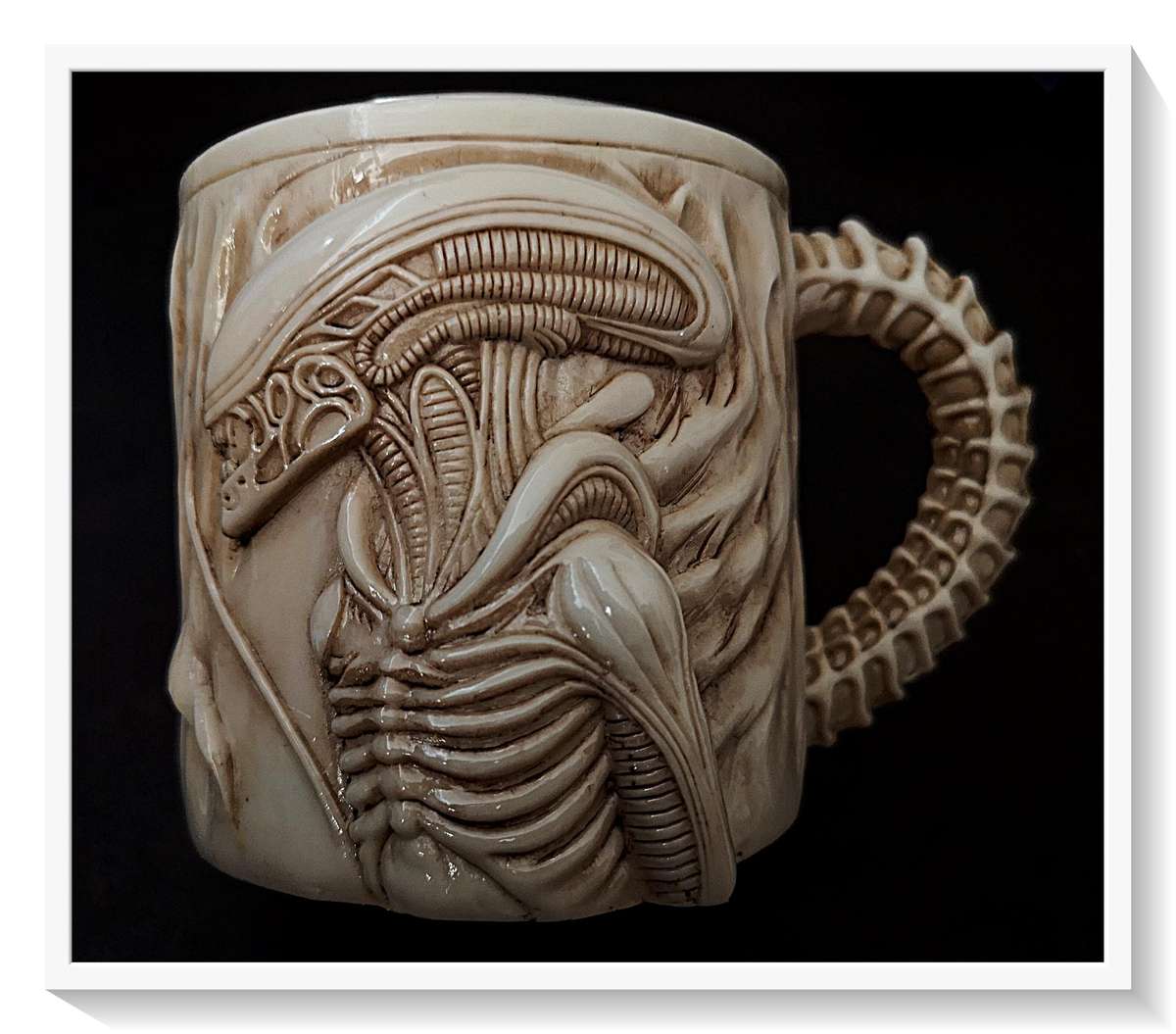Resin Cast Embossed Oblong Xenomorph ALIEN Coffee Mug with Steel Inner - Pure Quixotic Nostalgia***