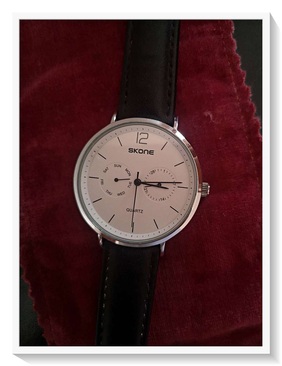 Second Hand Classical SKONE Stainless Steel Water Resistant Watch - Requires New Battery - Working *