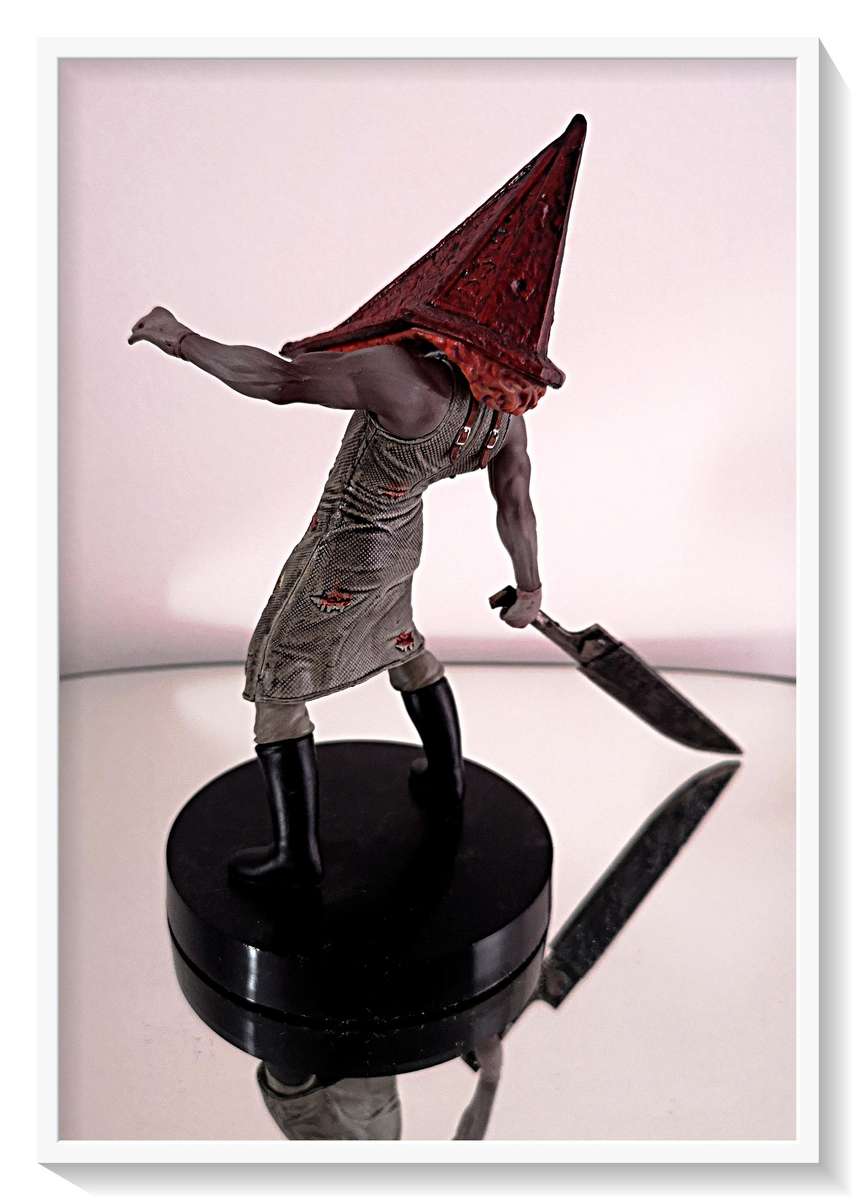 Silent Hill Horror Figurine - The Pyramid Man - Meticulously Crafted - Realistic Detail 180mm Tall *