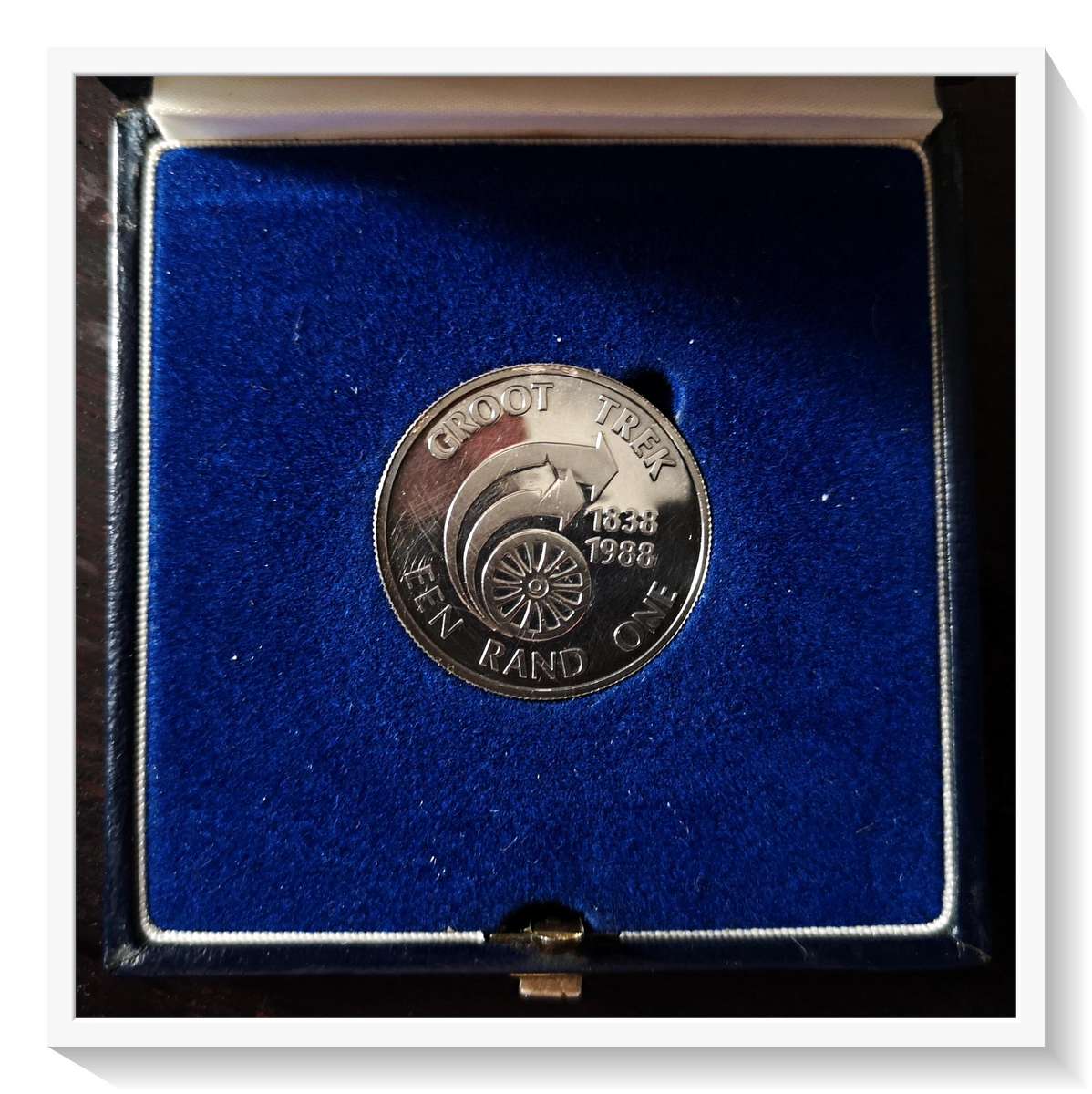 Silver EEN RAND ONE RAND - Groot Trek 1838 -1988 - 800 SILVER COIN - Uncirculated - In SAMs Box