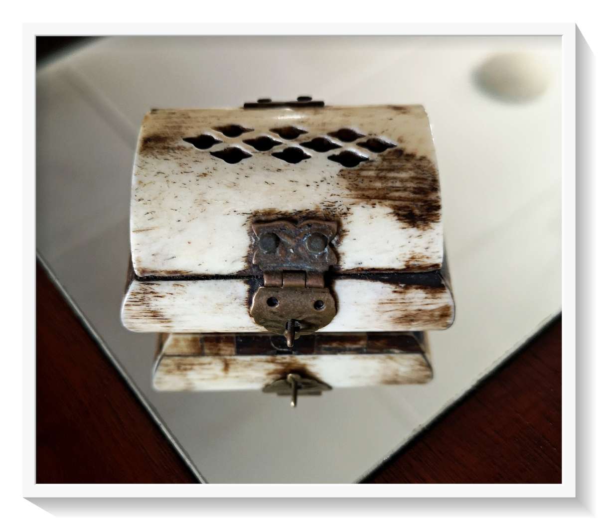 Small but Beautiful Camel Bone Trinket Box / Jewellery Box in Good Condition (65MM by 50MM)