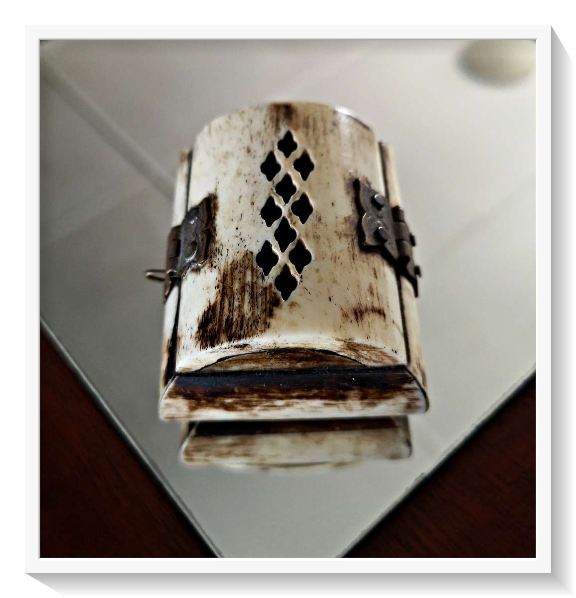 Small but Beautiful Camel Bone Trinket Box / Jewellery Box in Good Condition (65MM by 50MM)