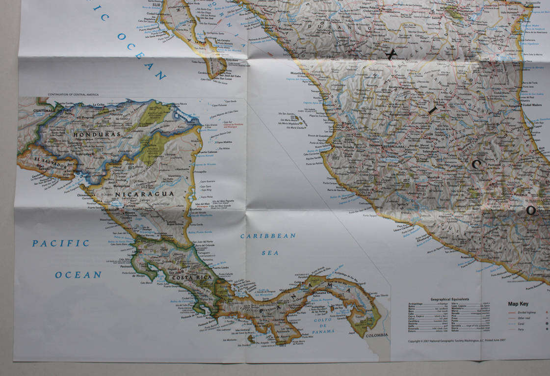 National Geographic Folded Map The Dividing Link Mexico and Central America August 2007