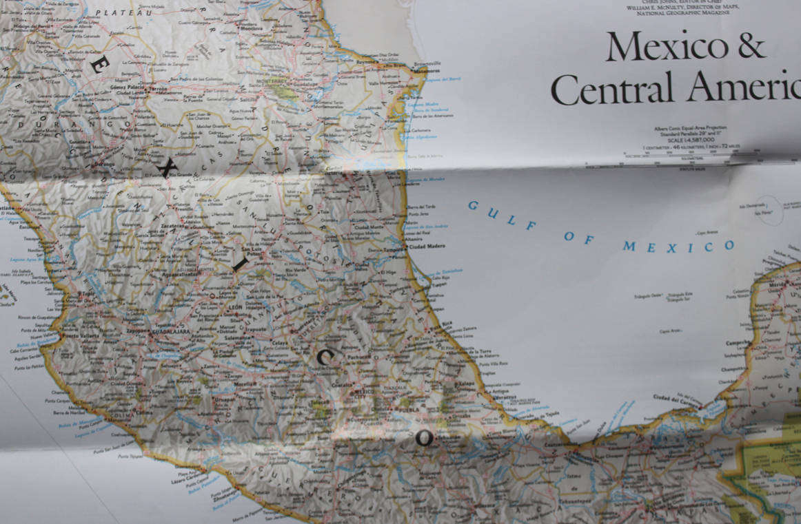 National Geographic Folded Map The Dividing Link Mexico and Central America August 2007