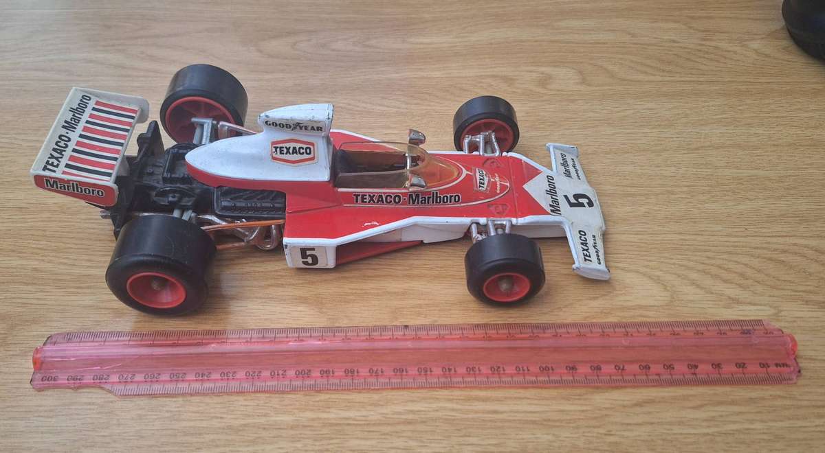 Corgi Texaco-Marlboro Mclaren M23B F1 1:18