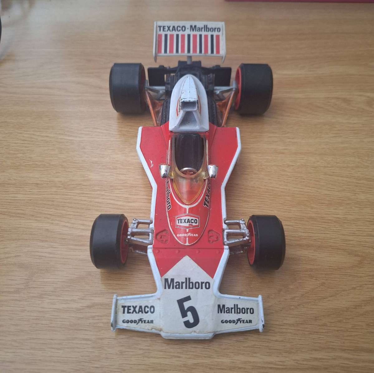 Corgi Texaco-Marlboro Mclaren M23B F1 1:18